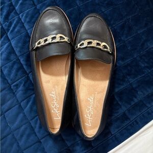 10 Wide Life Stride Women's Black Loafers with Gold Chain - New